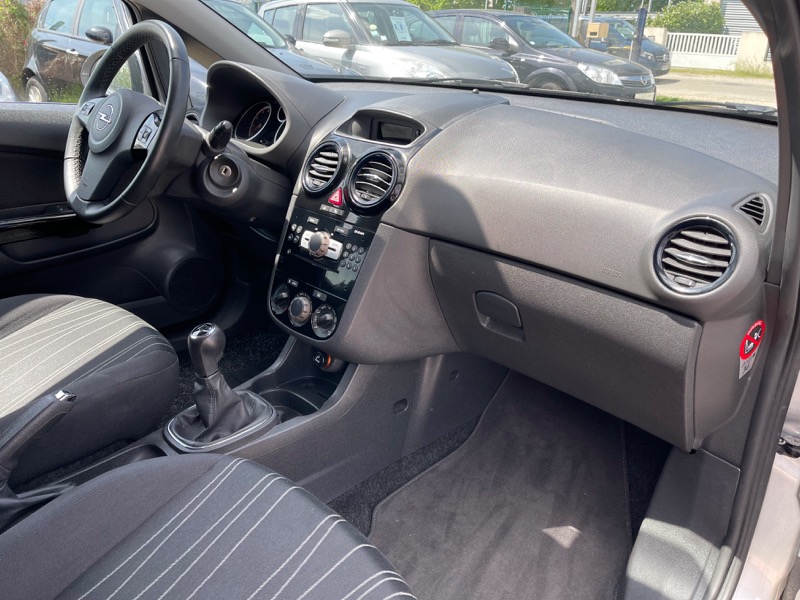 Opel Corsa IV1.4 Twinport Edition 5p