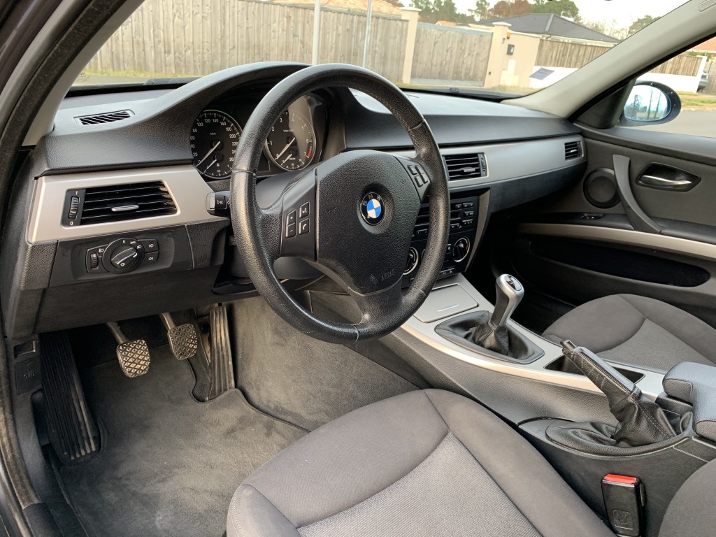 BMW Série 3 2,0L - 143ch 318i Touring Premiere