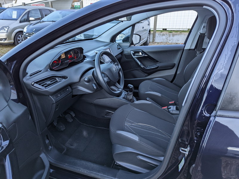 Peugeot 208  1.2 VTi Active 5p + Attelage