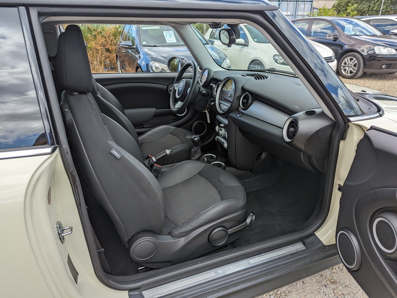 Mini II (R56)  1.6L Cooper 120ch
