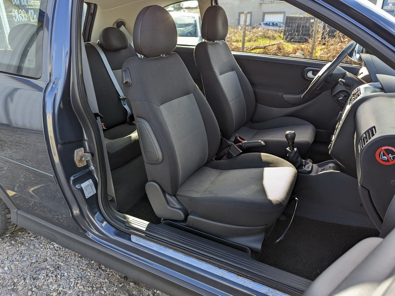 Opel Corsa III 1.2 Twinport Edition 3p
