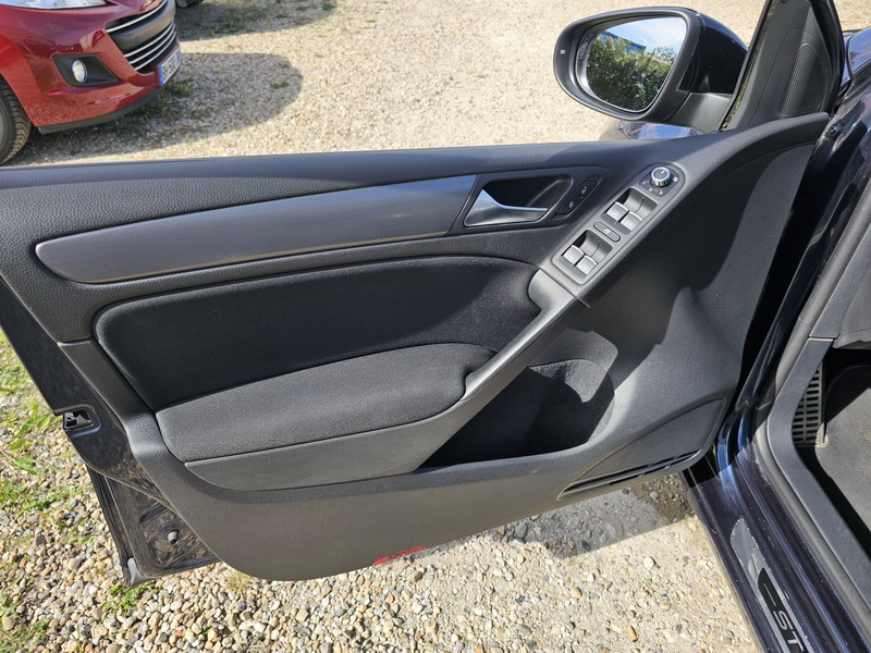 20231004_150543 Volkswagen Golf VI 1.2 TSI Style 105ch GPS 5P