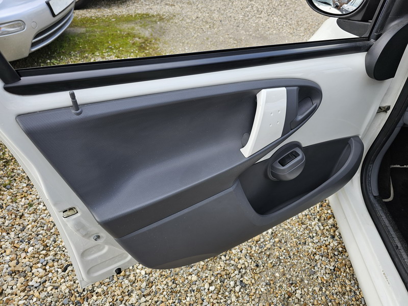 20240305_151301 Peugeot 107 1.0 12v 68ch Urban Move 5p