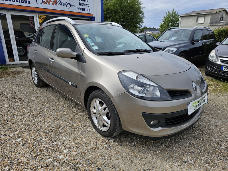 20240429_104936 Renault Clio Estate III 1.6 16v 110ch Dynamique BVA
