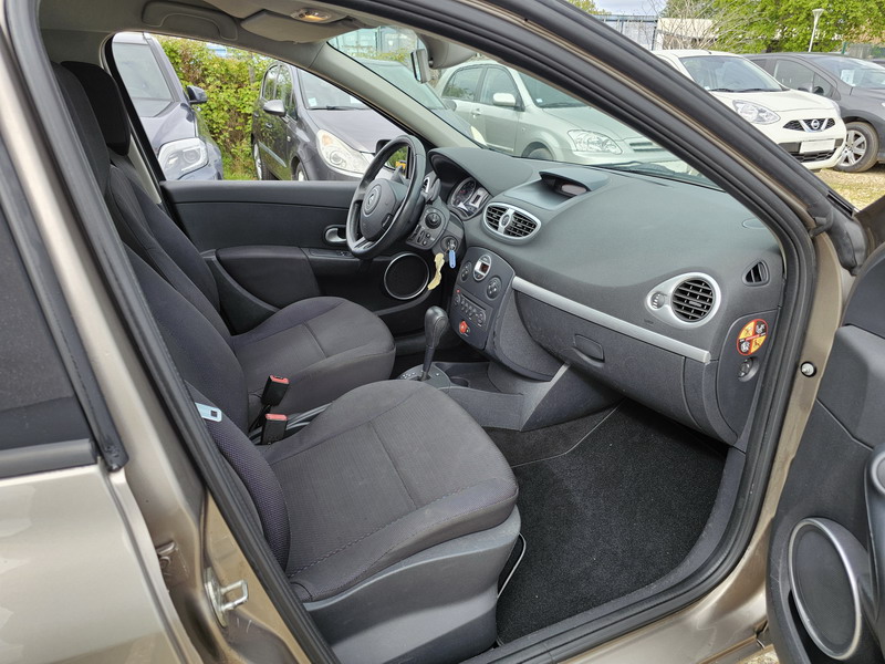 20240429_105327 Renault Clio Estate III 1.6 16v 110ch Dynamique BVA