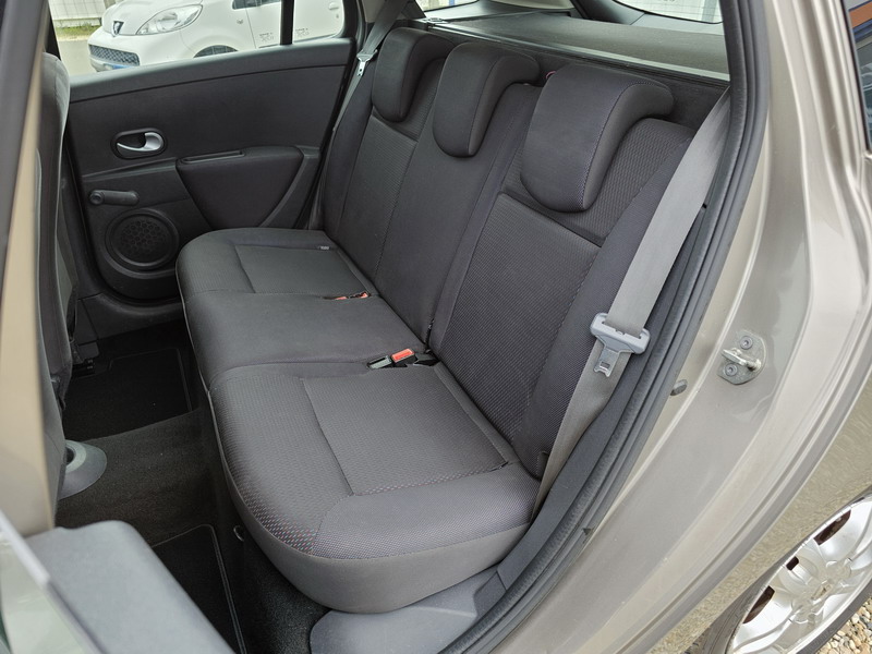 20240429_105439 Renault Clio Estate III 1.6 16v 110ch Dynamique BVA