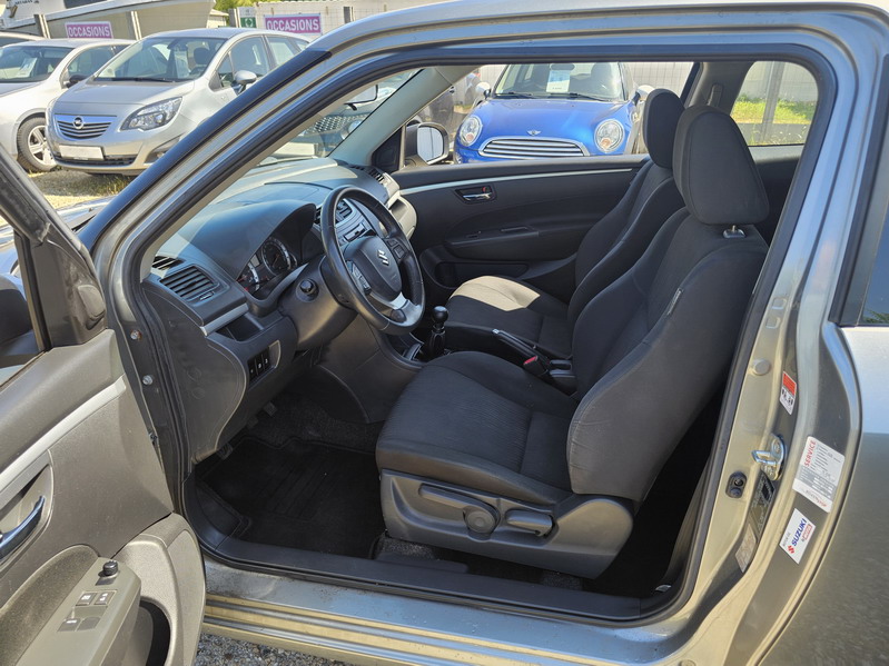20250617_114813 Suzuki Swift III 1.2 VVT GLX 3p