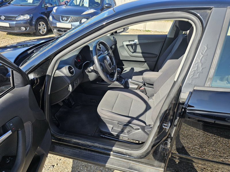 20250905_172645 Audi A3 Sportback 1.6 102ch Attraction *100000kms*