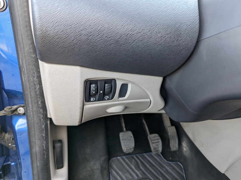 Renault Twingo II (C44)  1.2 LEV 16v 75ch Authentique 115g