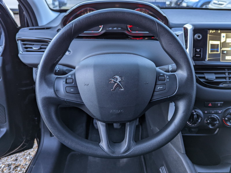 Peugeot 208  1.2 VTi Active 5p + Attelage