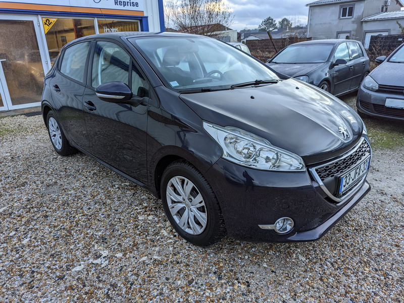 Peugeot 208  1.2 VTi Active 5p + Attelage