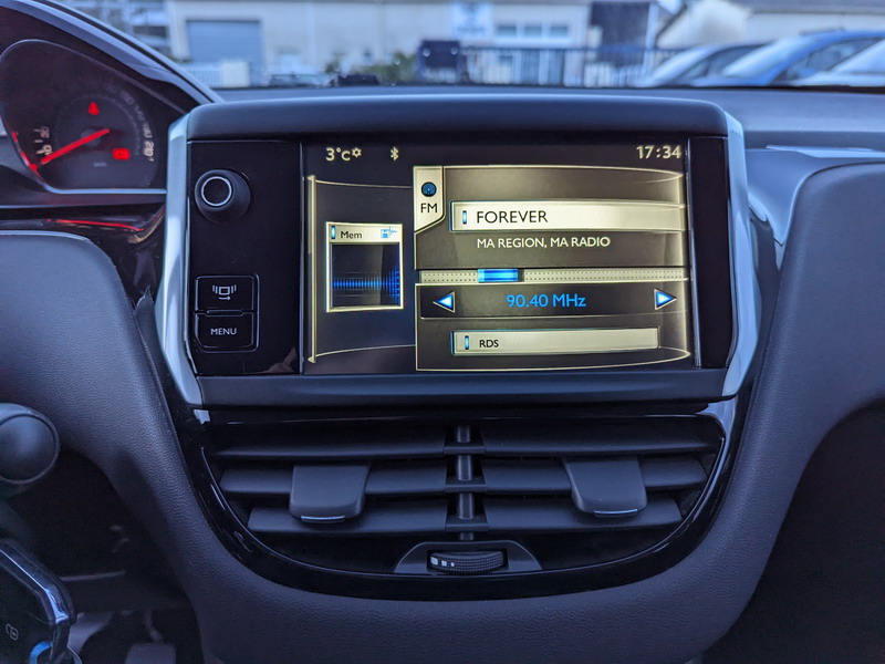 Peugeot 208  1.2 VTi Active 5p + Attelage