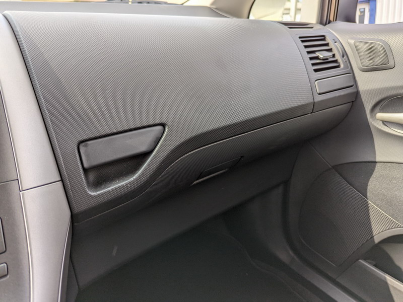 Toyota Auris  1.4l 97 VVT-i Sol 5p