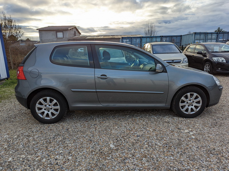 Volkswagen Golf V  1.6 102ch Confort 3p