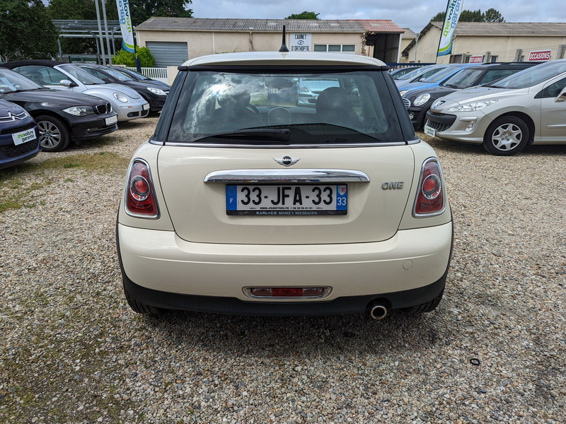 Mini II (R56) One  1.6L 98ch