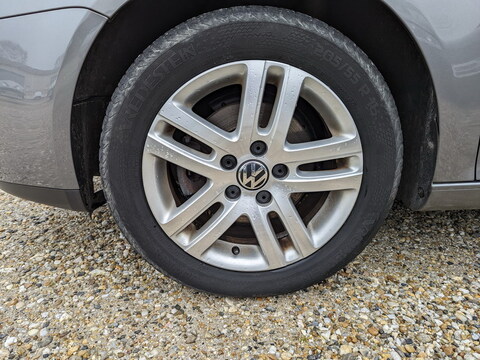 Volkswagen Golf V  1.6 102ch Confortline 5p