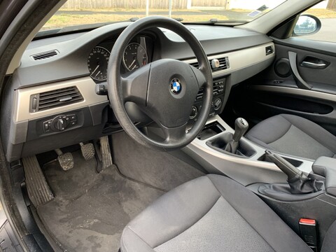 BMW Série 3 318i - 129ch Première