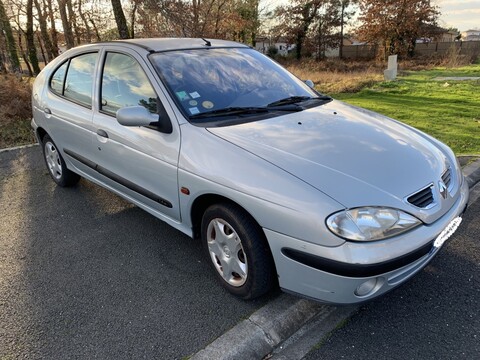 RENAULT MÉGANE 1,4 16v - 95ch RXE Clim