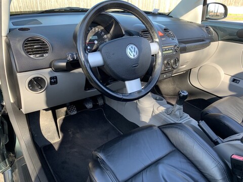 VOLKSWAGEN NEW BEETLE 2,0L - 115ch CARAT