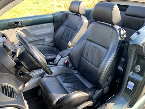 VOLKSWAGEN NEW BEETLE 2,0L - 115ch CARAT