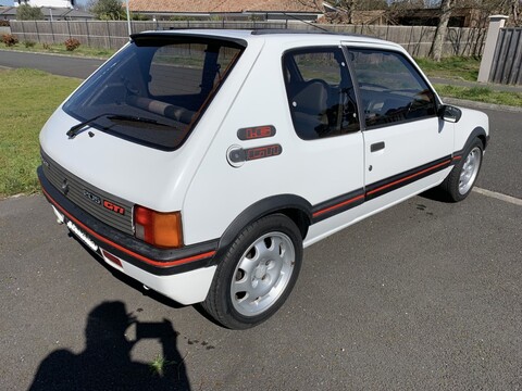 PEUGEOT 205 1,6 - 115ch GTi