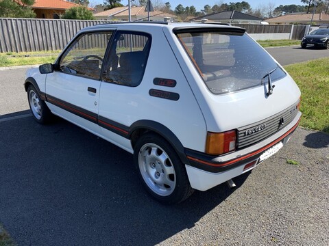 PEUGEOT 205 1,6 - 115ch GTi