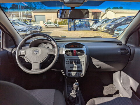 Opel Corsa III 1.2 Twinport Edition 3p