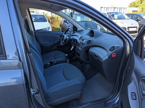 Toyota Yaris  1.3L VVT-i 87 Sol 5p