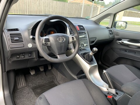 TOYOTA AURIS 1.6 VVTi 132 EDITION