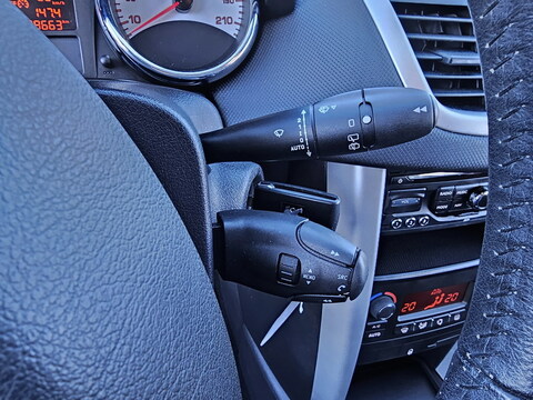 Peugeot 207  1.6 VTi 16v Premium 3p + GPS / Bluetooth