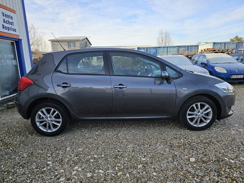 Toyota Auris  1.6l 124 VVT-i Luna 5p