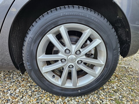 Toyota Auris  1.6l 124 VVT-i Luna 5p