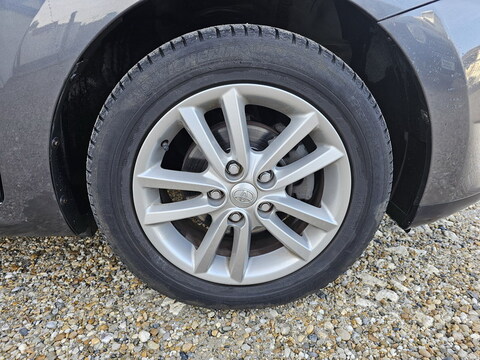 Toyota Auris  1.6l 124 VVT-i Luna 5p