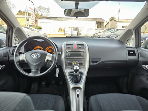 Toyota Auris  1.6l 124 VVT-i Luna 5p
