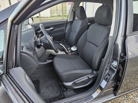 Toyota Auris  1.6l 124 VVT-i Luna 5p