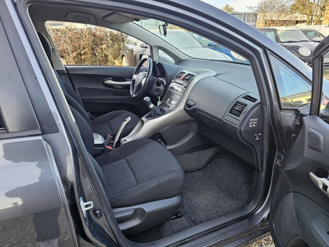 Toyota Auris  1.6l 124 VVT-i Luna 5p