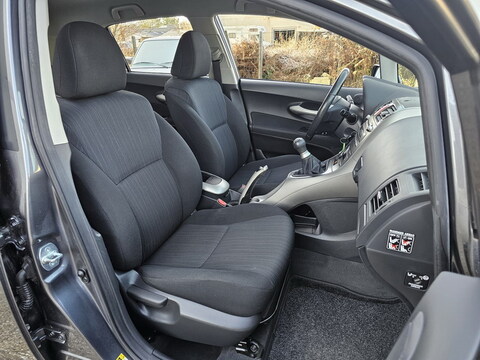 Toyota Auris  1.6l 124 VVT-i Luna 5p