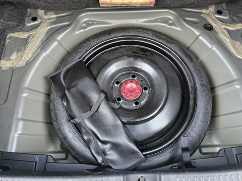 Toyota Auris  1.6l 124 VVT-i Luna 5p