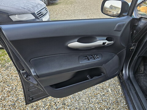 Toyota Auris  1.6l 124 VVT-i Luna 5p