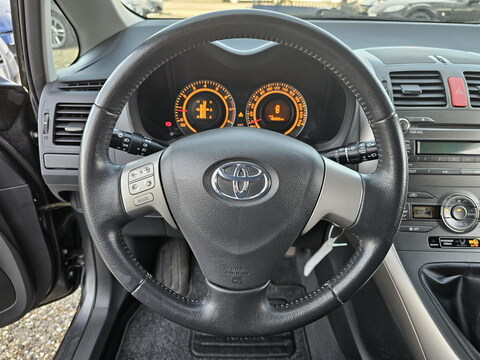 Toyota Auris  1.6l 124 VVT-i Luna 5p
