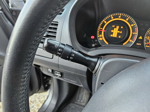 Toyota Auris  1.6l 124 VVT-i Luna 5p