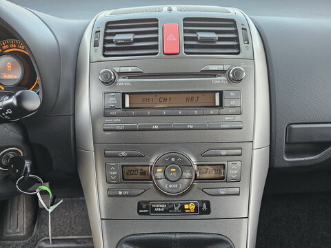 Toyota Auris  1.6l 124 VVT-i Luna 5p