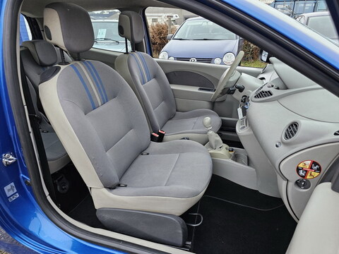 Renault Twingo II  1.2 16v 75ch Expression