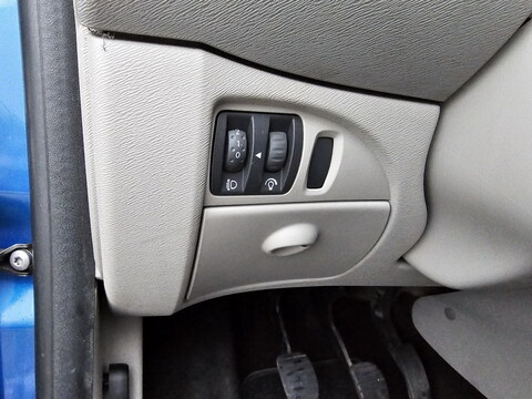 Renault Twingo II  1.2 16v 75ch Expression