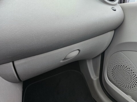 Renault Twingo II  1.2 16v 75ch Expression