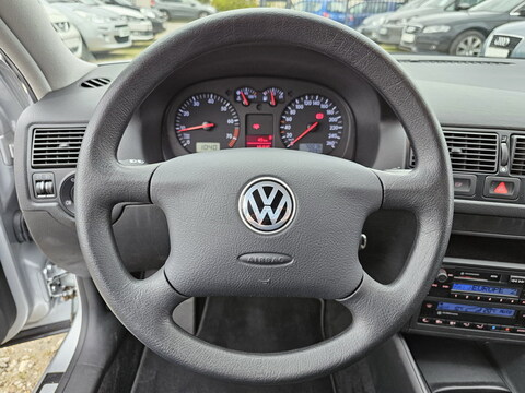 Volkswagen Golf IV  1.6 105ch Confort 5p