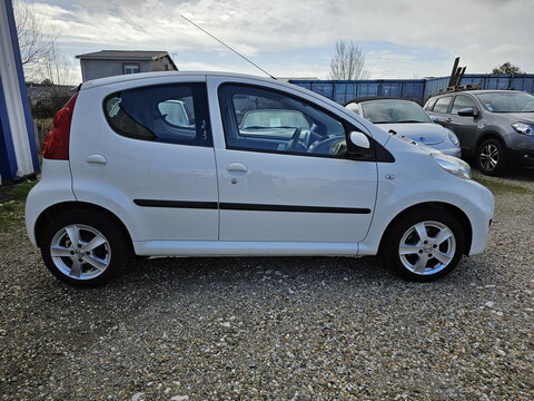Peugeot 107  1.0 12v 68ch Urban Move 5p