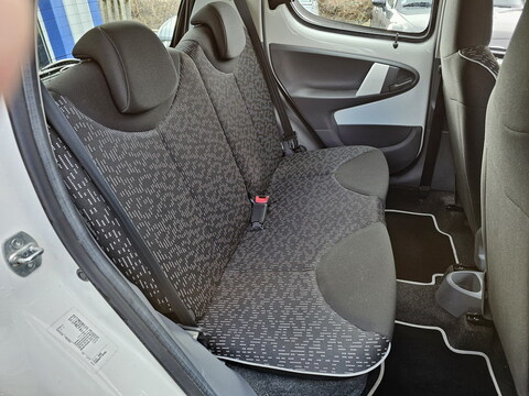 Peugeot 107  1.0 12v 68ch Urban Move 5p