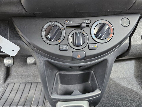 Nissan Note I (E11)  1.4L 16V 88ch Visia