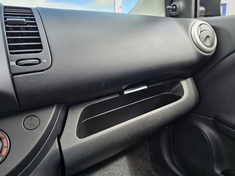 Nissan Note I (E11)  1.4L 16V 88ch Visia